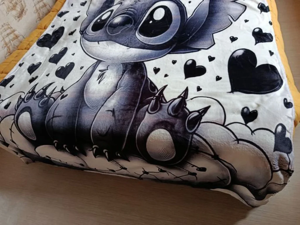 Te grijpen, nooit gebruikt, prachtige deken "STITCH" erg groot formaat!! – photo 4